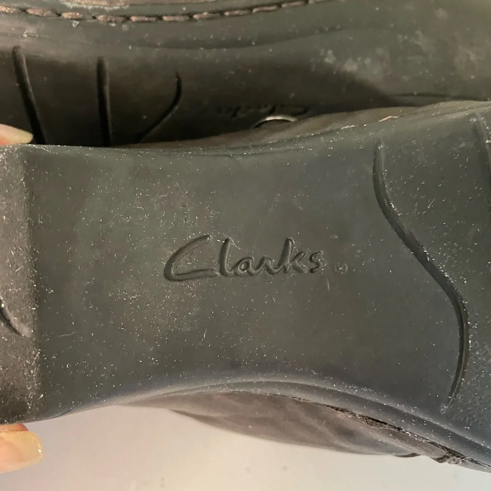 Clarks distressed brown